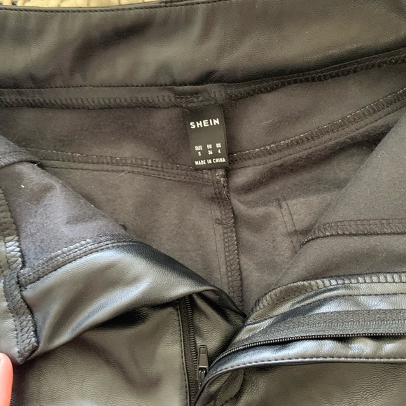 Black leather pants - Picture 4 of 4